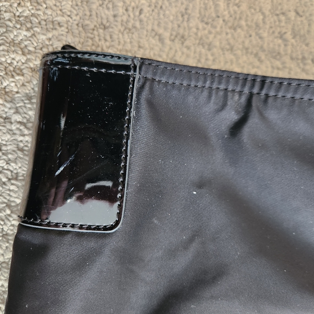 Tory Burch Black Patent-Trim Logo Tote - Picture 7 of 8